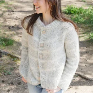 252-35 Snow Ring Cardigan by DROPS Design Erbjudandepris